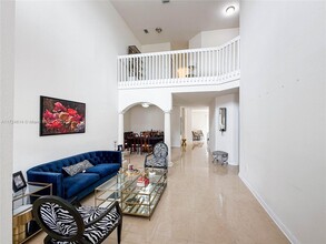 8160 NW 116th Ave in Doral, FL - Foto de edificio - Building Photo