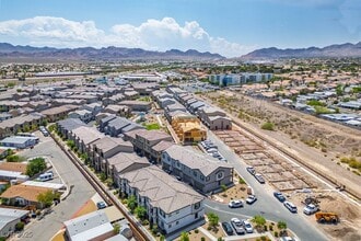 611 Sedum Ave. in Henderson, NV - Foto de edificio - Building Photo