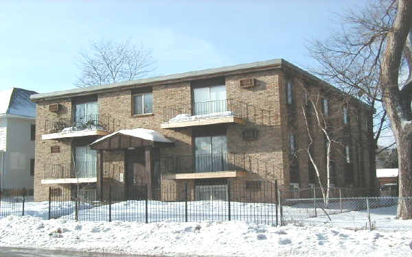 2720 Cedar Ave S in Minneapolis, MN - Building Photo - Building Photo