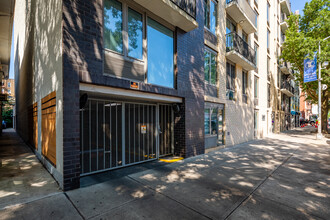 Onyx Square in Brooklyn, NY - Foto de edificio - Building Photo