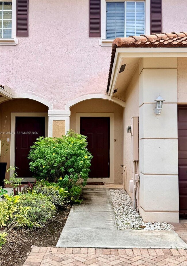 5747 Isles Cir in Tamarac, FL - Building Photo - Building Photo