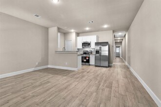 496 Golden St in Willis, TX - Building Photo - Building Photo