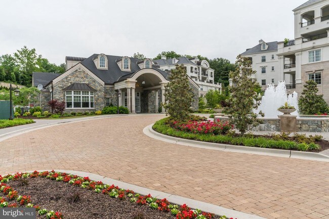 8121 River Rd-Unit -415 in Bethesda, MD - Building Photo - Building Photo