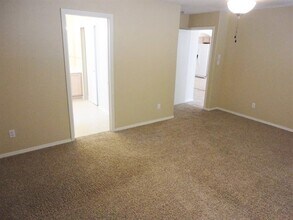 6928 Brindisi Pl NW in Albuquerque, NM - Foto de edificio - Building Photo