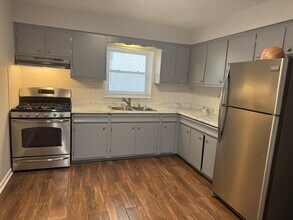 5482 W Higgins Ave in Chicago, IL - Building Photo - Building Photo