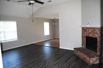 305 N Elm St, Unit 1102B in Lancaster, TX - Building Photo - Building Photo