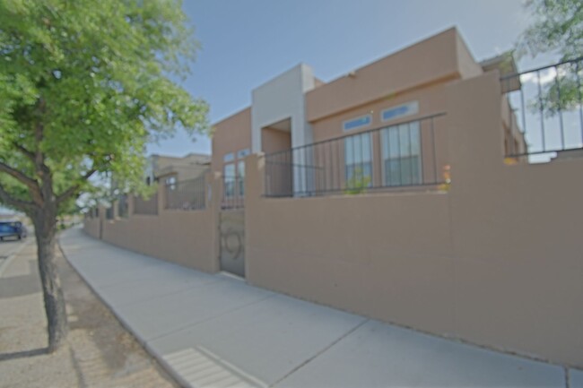 5413 E Village Rd in Rio Rancho, NM - Foto de edificio - Building Photo