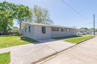 312 N Gaillard St in Baytown, TX - Building Photo - Building Photo