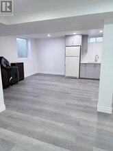 31 Christians Dr in London, ON - Building Photo - Building Photo