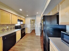 19746 E 50th Ave in Denver, CO - Foto de edificio - Building Photo