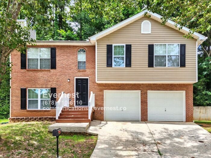 736 Ashley Ln in Stone Mountain, GA - Building Photo
