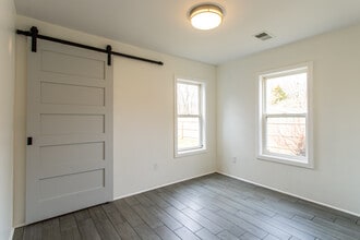 12956 Portage Road in Vicksburg, MI - Foto de edificio - Building Photo