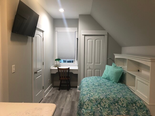 1004 Breedon Ct, Unit Carriage Apartment in Wilmington, NC - Foto de edificio - Building Photo