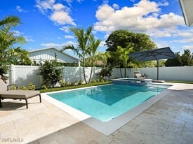 783 92nd Ave N in Naples, FL - Building Photo