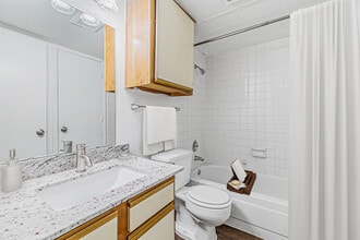 Cambridge Village in Lewisville, TX - Foto de edificio - Building Photo