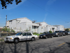 6415-6423 Makee Ave in Los Angeles, CA - Building Photo - Building Photo