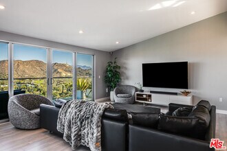 7191 Pacific View Dr in Los Angeles, CA - Building Photo - Building Photo