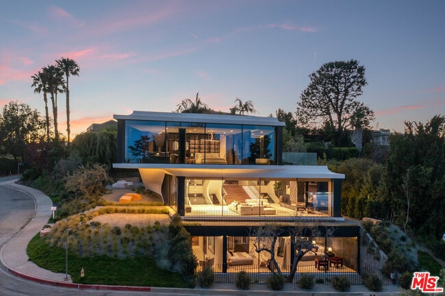 1254 Roberto Ln in Los Angeles, CA - Building Photo - Building Photo