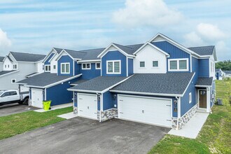 Meadowood Townhomes in Grand Rapids, MI - Foto de edificio - Building Photo