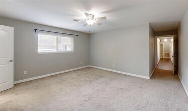 5850 Braesheather Dr in Houston, TX - Building Photo - Building Photo