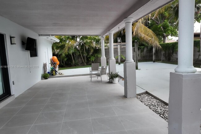 15831 SW 106th Ave in Miami, FL - Building Photo - Building Photo