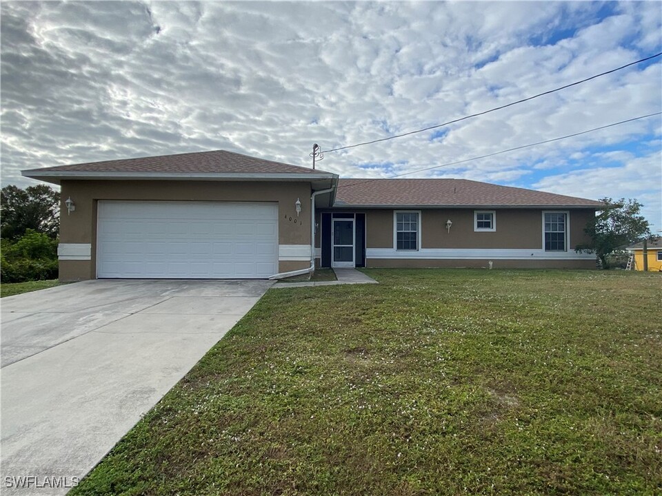 4001 9th St SW in Lehigh Acres, FL - Building Photo