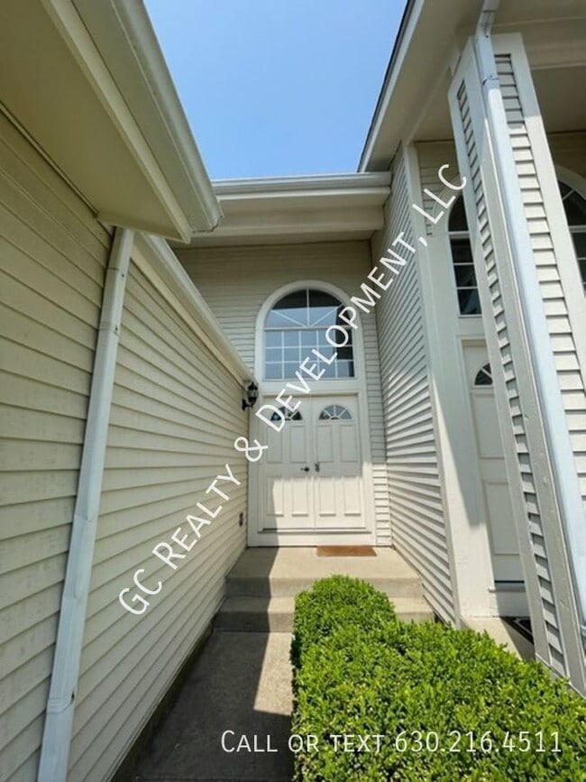 730 Sturnbridge Ln in Schaumburg, IL - Building Photo - Building Photo