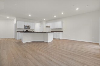 5917 Hawkweed Dr in Naperville, IL - Building Photo - Building Photo