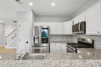 66 Lydia Dr in Guttenberg, NJ - Building Photo - Building Photo
