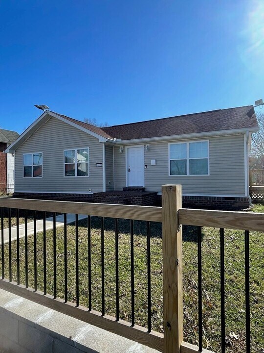 1739 Jefferson Ave in Huntington, WV - Building Photo