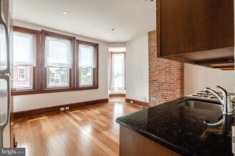 2739 W Girard Ave in Philadelphia, PA - Building Photo - Building Photo