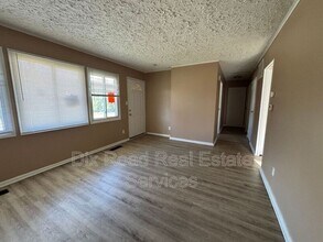 4910 Porterfield Dr in Dayton, OH - Building Photo - Building Photo