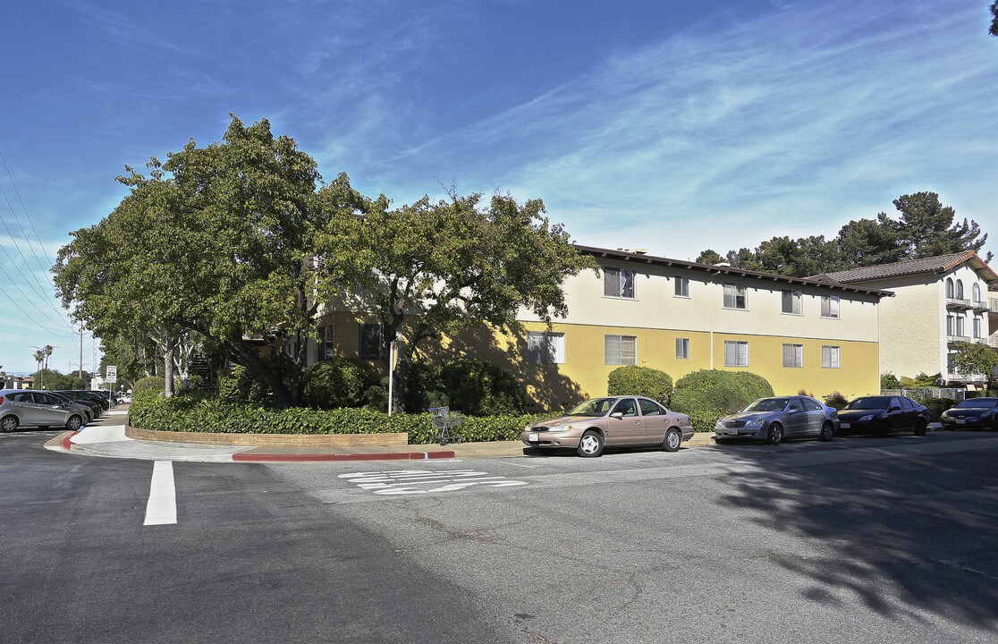 395 Richmond Dr in Millbrae, CA - Building Photo