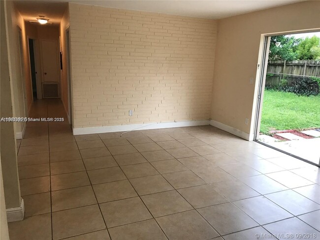 4710 NW 12th St in Lauderhill, FL - Building Photo - Building Photo