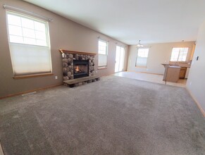 1805 Deer Path in Waukesha, WI - Building Photo - Building Photo
