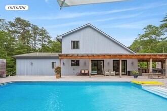 165 Swamp Rd in East Hampton, NY - Building Photo - Building Photo