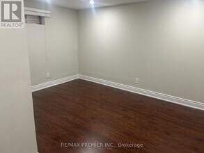 4057 Taffey Crescent in Mississauga, ON - Building Photo - Building Photo