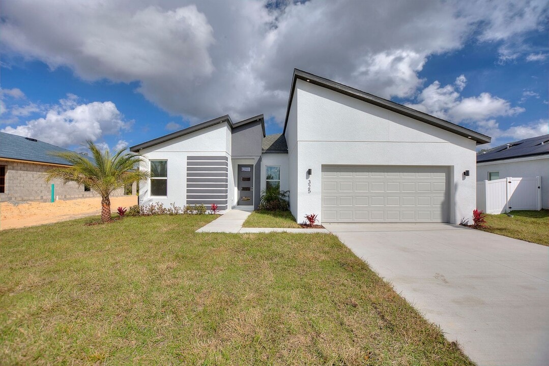 325 Aster Ct in Poinciana, FL - Building Photo