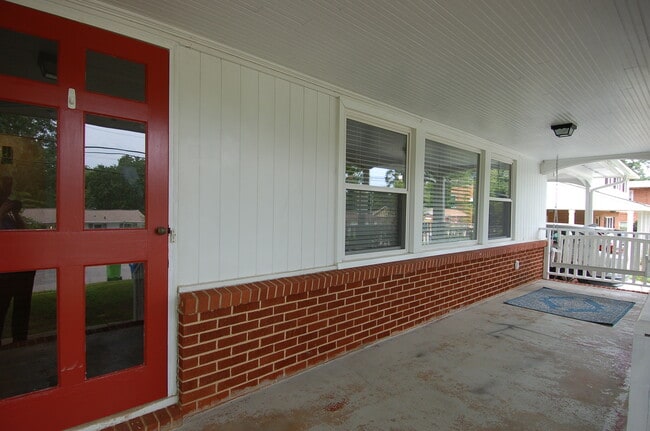 3105 Brentwood Rd in Raleigh, NC - Foto de edificio - Building Photo