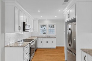 122 North St in Guilford, CT - Building Photo