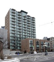 York Plaza in Ottawa, ON - Building Photo