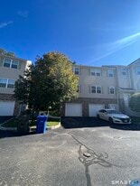 17 Riverview Ct in Brookfield, CT - Building Photo