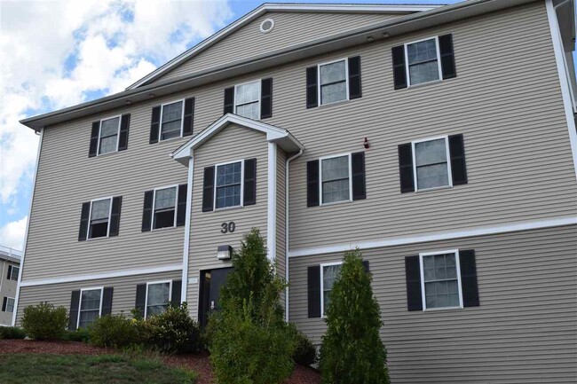 50 Sentinel Court in Manchester, NH - Building Photo - Building Photo