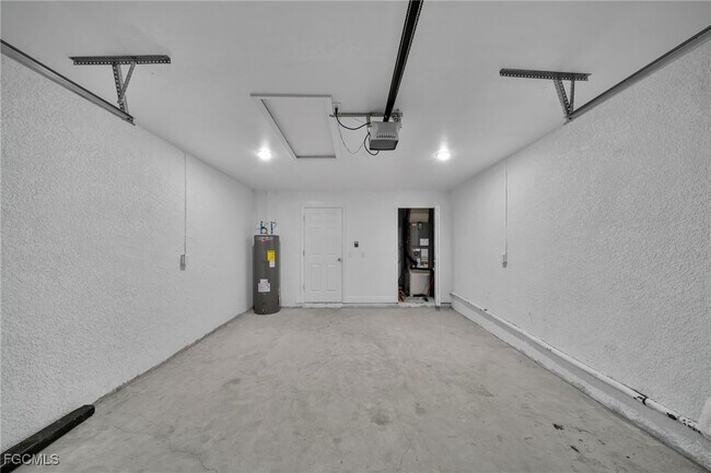 1006 Albert Ave in Lehigh Acres, FL - Foto de edificio - Building Photo