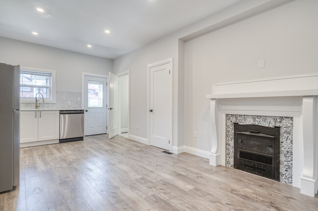 37 Garfield Ave N in Hamilton, ON - Building Photo - Building Photo