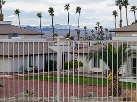 261 Cottonwood Dr in Lake Havasu City, AZ - Building Photo