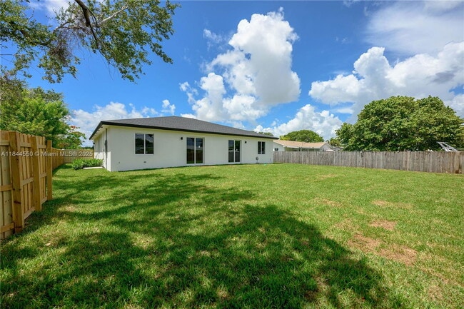 10745 SW 217th St in Miami, FL - Building Photo - Building Photo