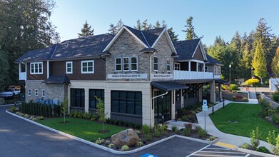 16500 Boones Ferry Rd, Unit 210 in Lake Oswego, OR - Foto de edificio - Building Photo