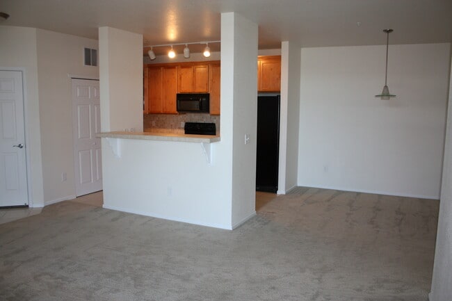 3875 S Dayton St, Unit Neiman TCTerrace in Denver, CO - Building Photo - Building Photo