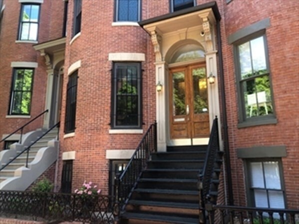 109 Pembroke St, Unit 2 in Boston, MA - Building Photo